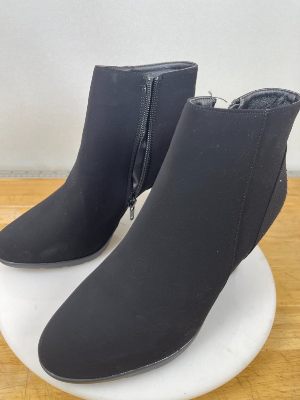 London Fog Bennet Women 8.5M Black Ankle Boots Zip Kitten Heel NIB